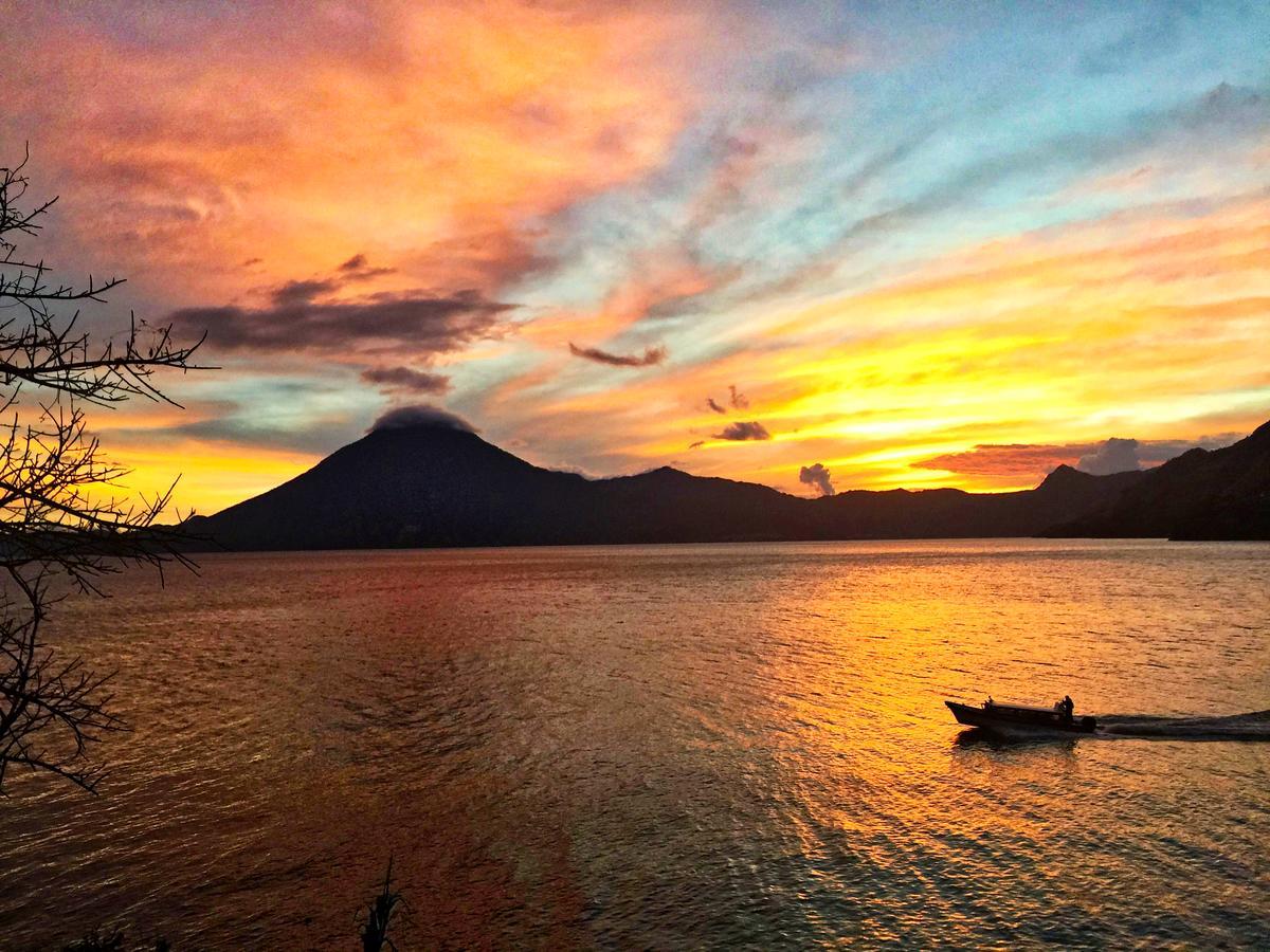 Atitlan Sunset Lodge Santa Cruz La Laguna Exterior foto